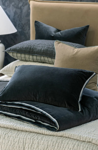 Ruban Midnight Comforter